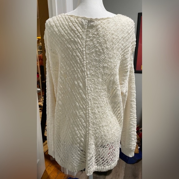 American Eagle Cream pullover - Picture 3 of 3